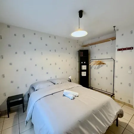 2 Chambres - 20 Min De Paris Et Disney Avec Terrasse Et Parking Champs-Sur-Marne Exterior photo